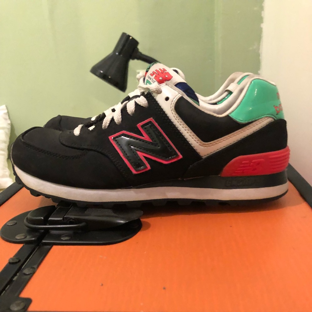 NEW BALANCE SNEAKERS